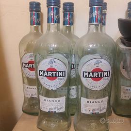 coppia di bottiglie vuote di Martini 