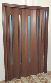 porta a soffietto legno e vetri