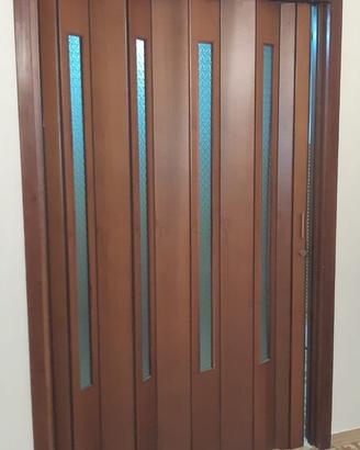 porta a soffietto legno e vetri