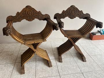 Coppia di sedie Savonarola  in legno