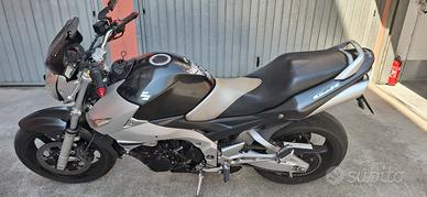 Suzuki gsr 600