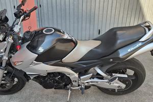 Suzuki gsr 600