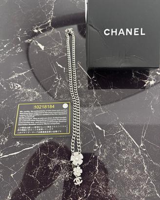 collana con fiori chanel