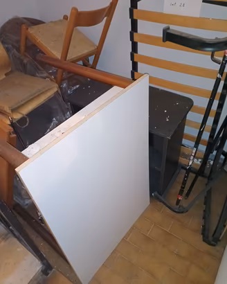 sedie, tavolo, divano- letto 