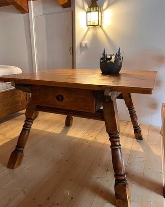Tavolo con cassettone in abete legno massello