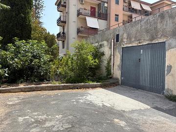 Ampio garage/magazzino di 66 mq con doppio ingress