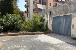 Ampio garage/magazzino di 66 mq con doppio ingress