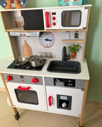Cucina in legno ikea +lavagna in legmo sempre ikea