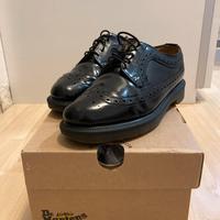 Dr. Martens nere modello brogue in pelle