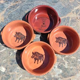 Tegamini in terracotta con manici e illustrazioni