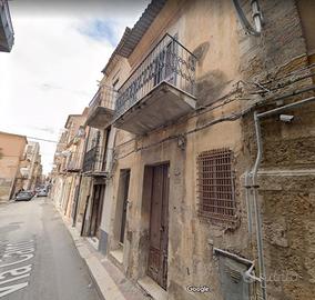 Piano Terra in centro storico - Via Cairoli