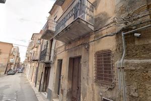 Piano Terra in centro storico - Via Cairoli