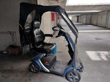 Scooter elettrico per anziani autosufficienti
