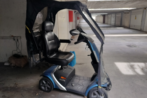 Scooter elettrico per anziani autosufficienti