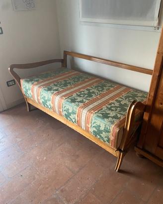Divanetto antico in legno d’epoca – da restaurare