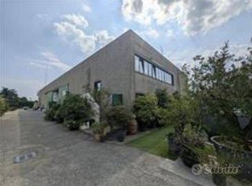 Immobile in asta di 483 m² a Saronno