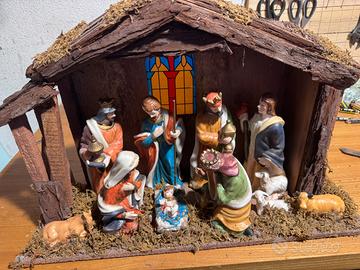 Presepe  in legno e statuine – 47 cm