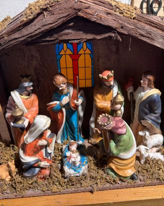 Presepe  in legno e statuine – 47 cm