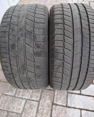 Due gomme invernali Toyo 255/35/19