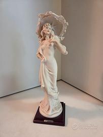 Statua Donna con ombrello