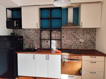 Cucina con Elettodomestici