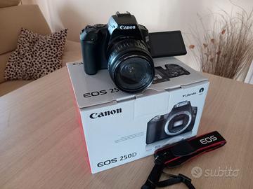 Canon EOS 250D + Obiettivo 18-55mm + Kit Accessori