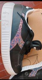 diadora