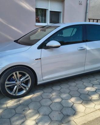 Volkswagen Golf 2.0 TDI DSG R-line