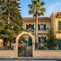VILLA A SCHIERA A ORIA