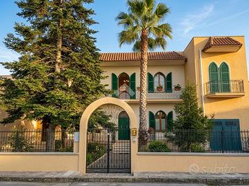 VILLA A SCHIERA A ORIA