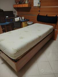 Letto + materasso Cassettone e ruote 2 MT x 0,9 