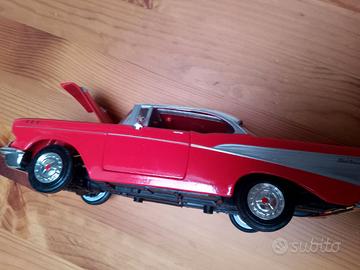 2 Chevrolet 1957 rossa e rosa 1: 2 4