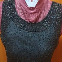 Abito lungo da sera nero, con perline