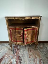 Mobile antico in stile fiorentino in legno