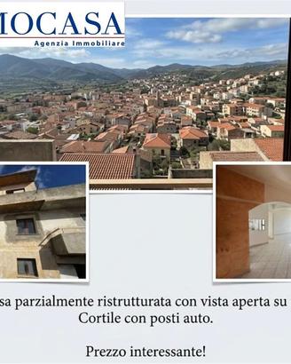 Casa di 150 mq con cortile e due posti auto