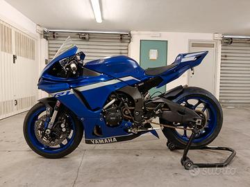 Yamaha R1 immatricolata pronto pista