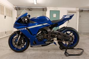 Yamaha R1 immatricolata pronto pista