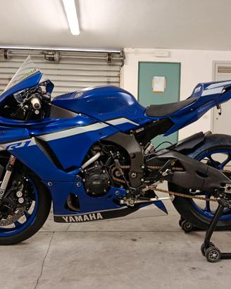 Yamaha R1 immatricolata pronto pista