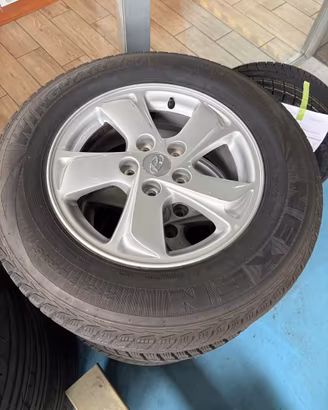Cerchi in lega con gomme usate invernali