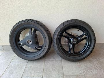 Cerchi e gomme per scooter F12R