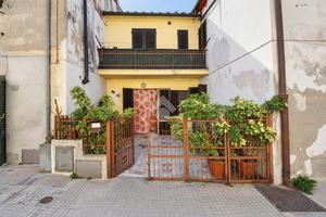 CASA SEMINDIPENDENTE A CASCINA