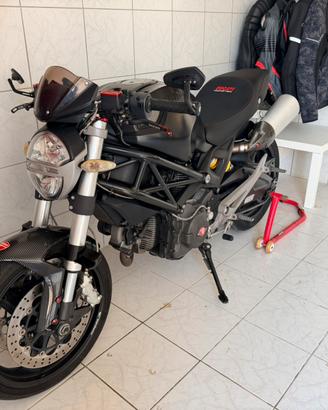 Ducati Monster 696