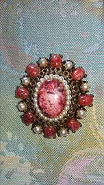 Spilla Inglese anni '60 con pietre e perline