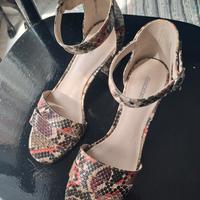 Sandali effetto pitonato 