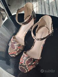 Sandali effetto pitonato 