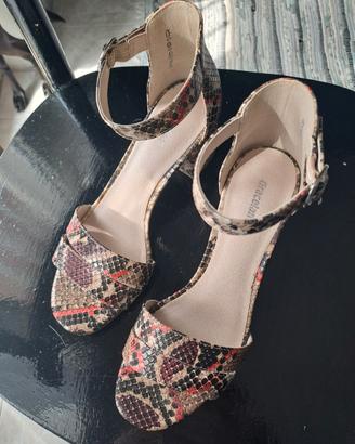 Sandali effetto pitonato 