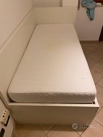 struttura letto IKEA con materasso