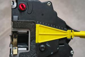 Serratura posteriore sinistra Opel Meriva b