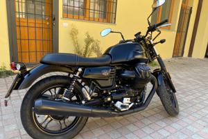 Moto Guzzi V7 III Stone 750 – 2020 – 13.700 km