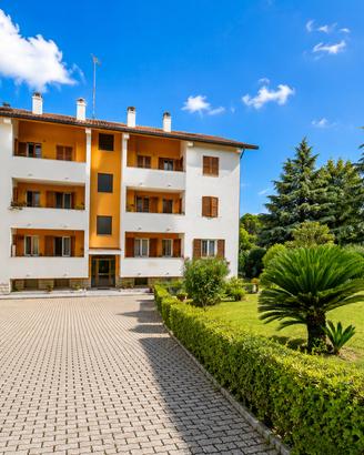Appartamento con garage, zona residenziale